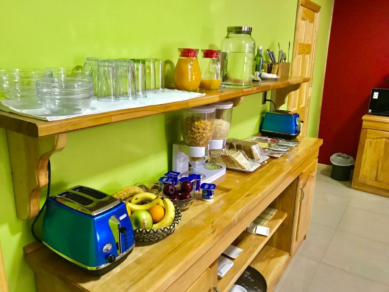 Hostal Andes Patagonicos Puerto Natales Buitenkant foto