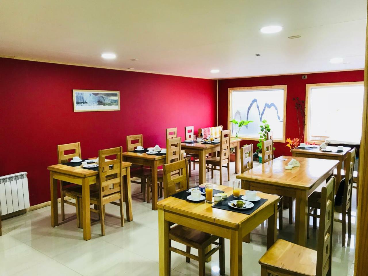 Hostal Andes Patagonicos Puerto Natales Buitenkant foto